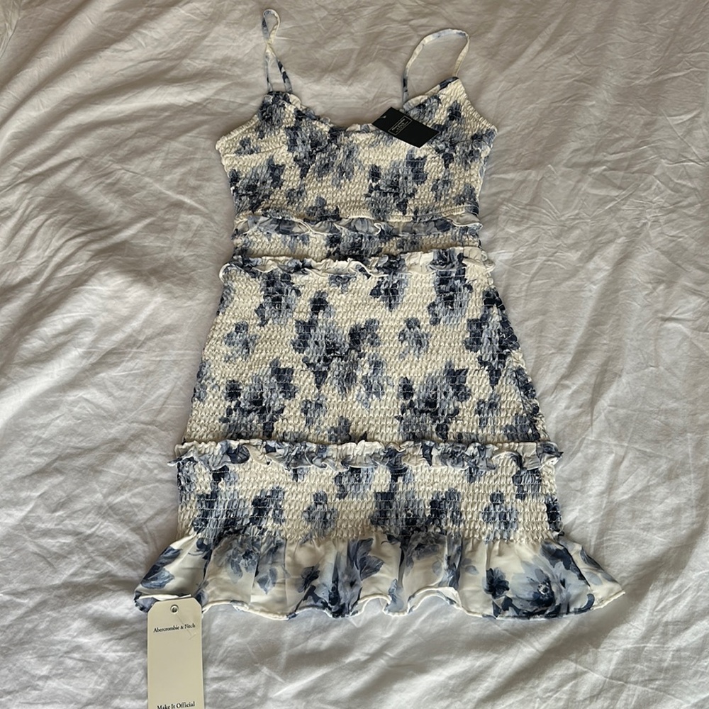 Abercrombie ruched dress NWT